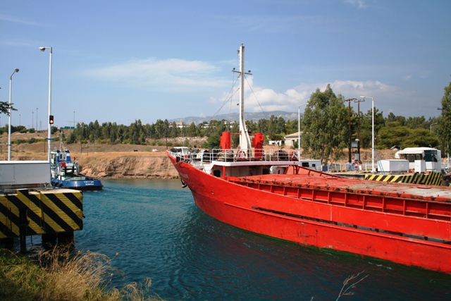 Corinth Canal - The old national road traffic has to wait a little longer